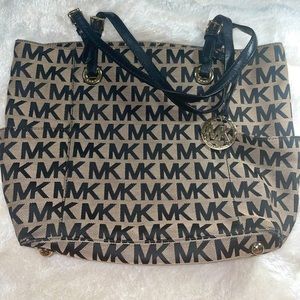Michael Kors Beige Tote/Black Letters